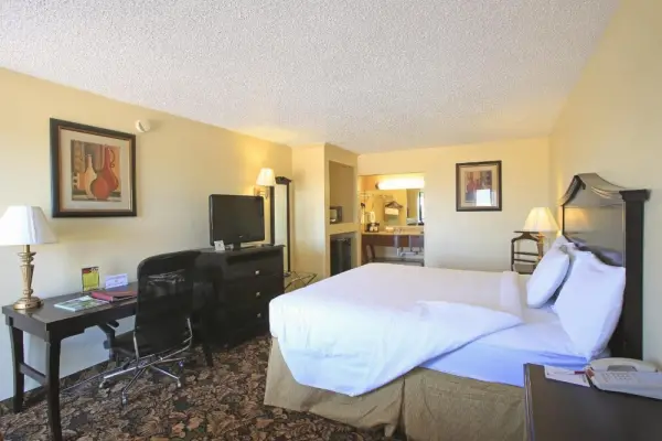 Plaza Inn Midland 4