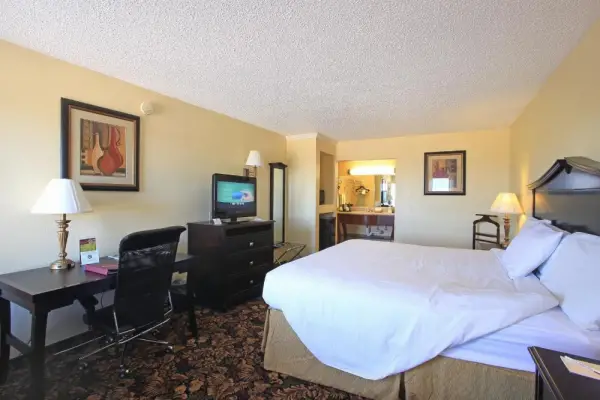 Plaza Inn Midland 9